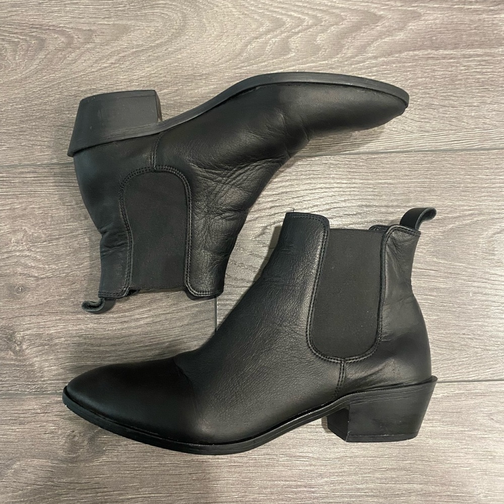 Leather shoes handmade from a Turkish manufacturer. Size 7.